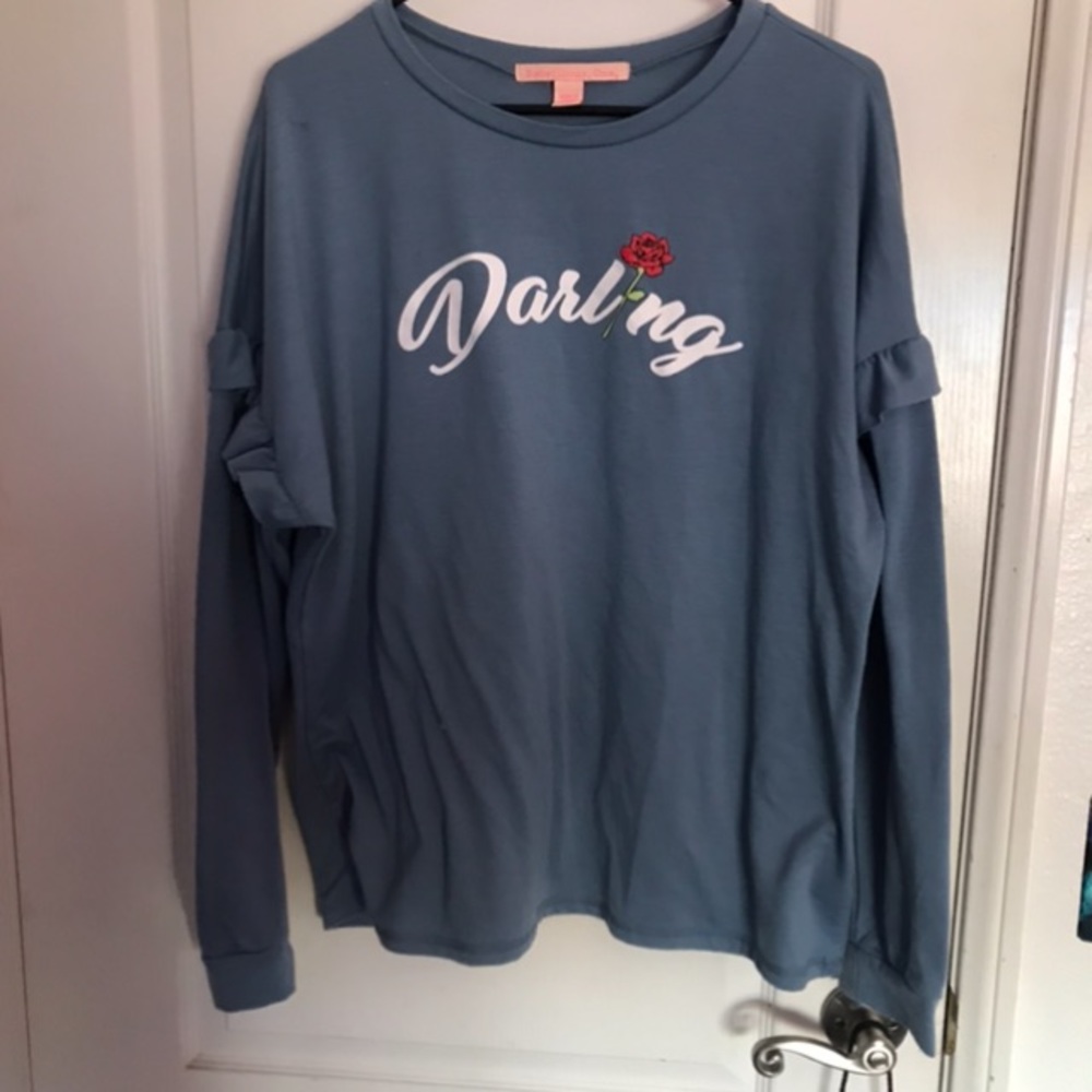 Long sleeve graphic t